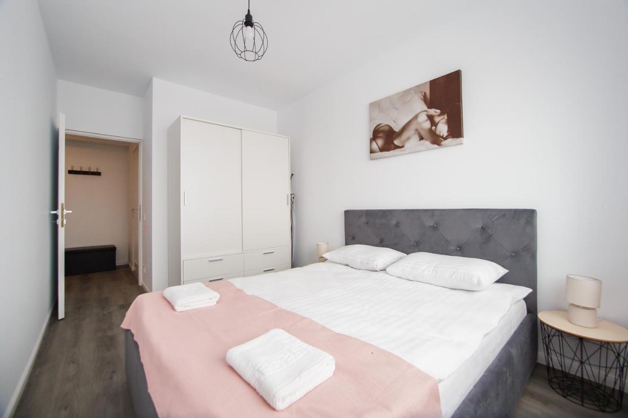 Appartement Trio Pink à Oradea Extérieur photo