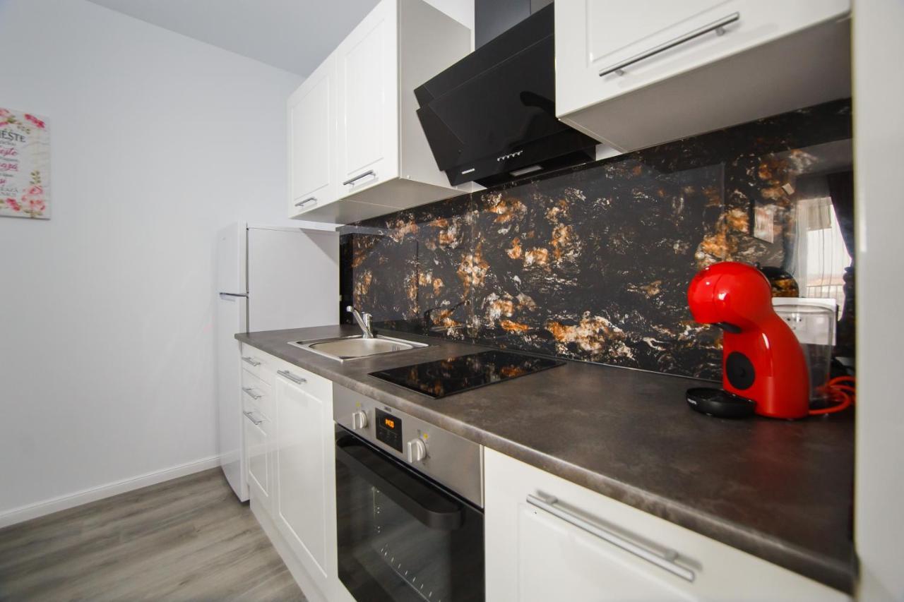 Appartement Trio Pink à Oradea Extérieur photo